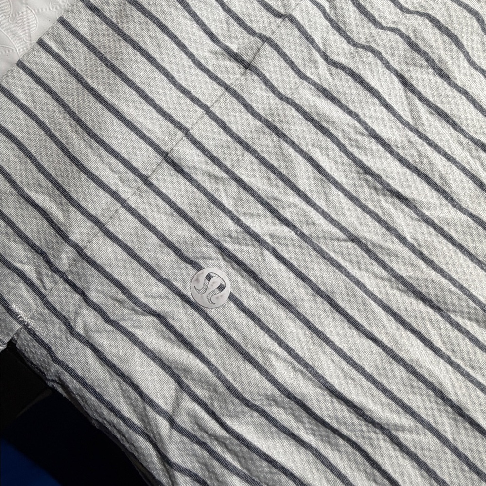 lululemon athletica Men's Light Gray Striped Shirt - Picture 3 of 4